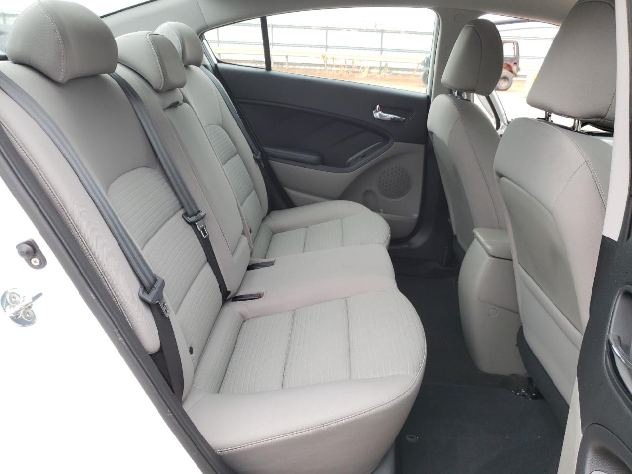 Photo 6 from auction – 2015 KIA FORTE LX with VIN KNAFX4A64F5332550