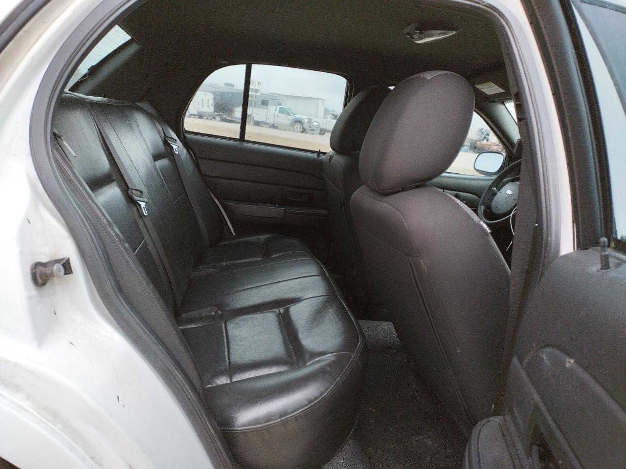 Photo 6 from auction – 2011 FORD CROWN VICT with VIN 2FABP7BVXBX112160