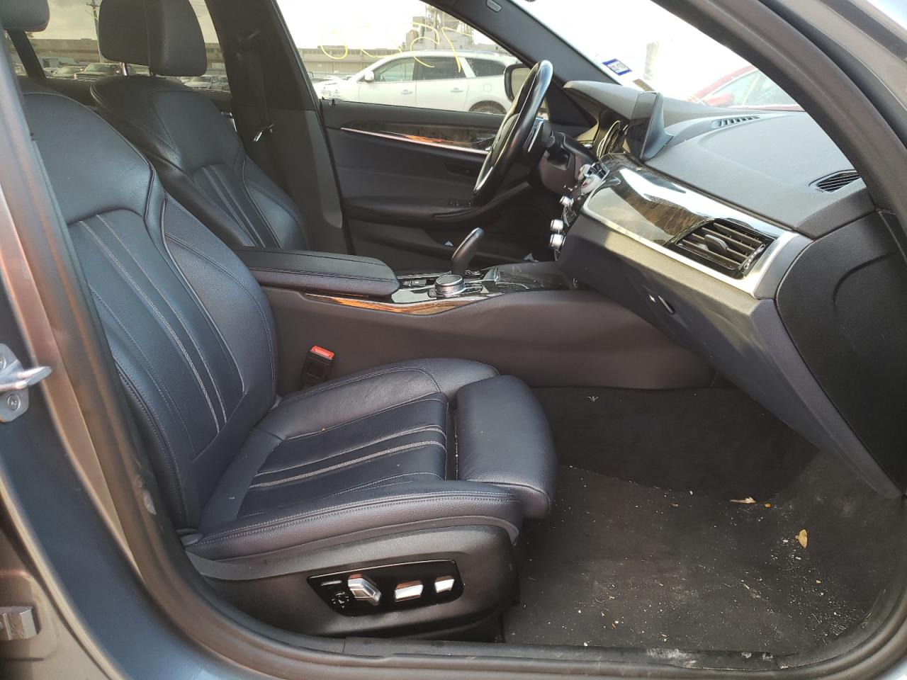 Photo 5 from auction – 2018 BMW 530 I with VIN WBAJA5C53JWA38696