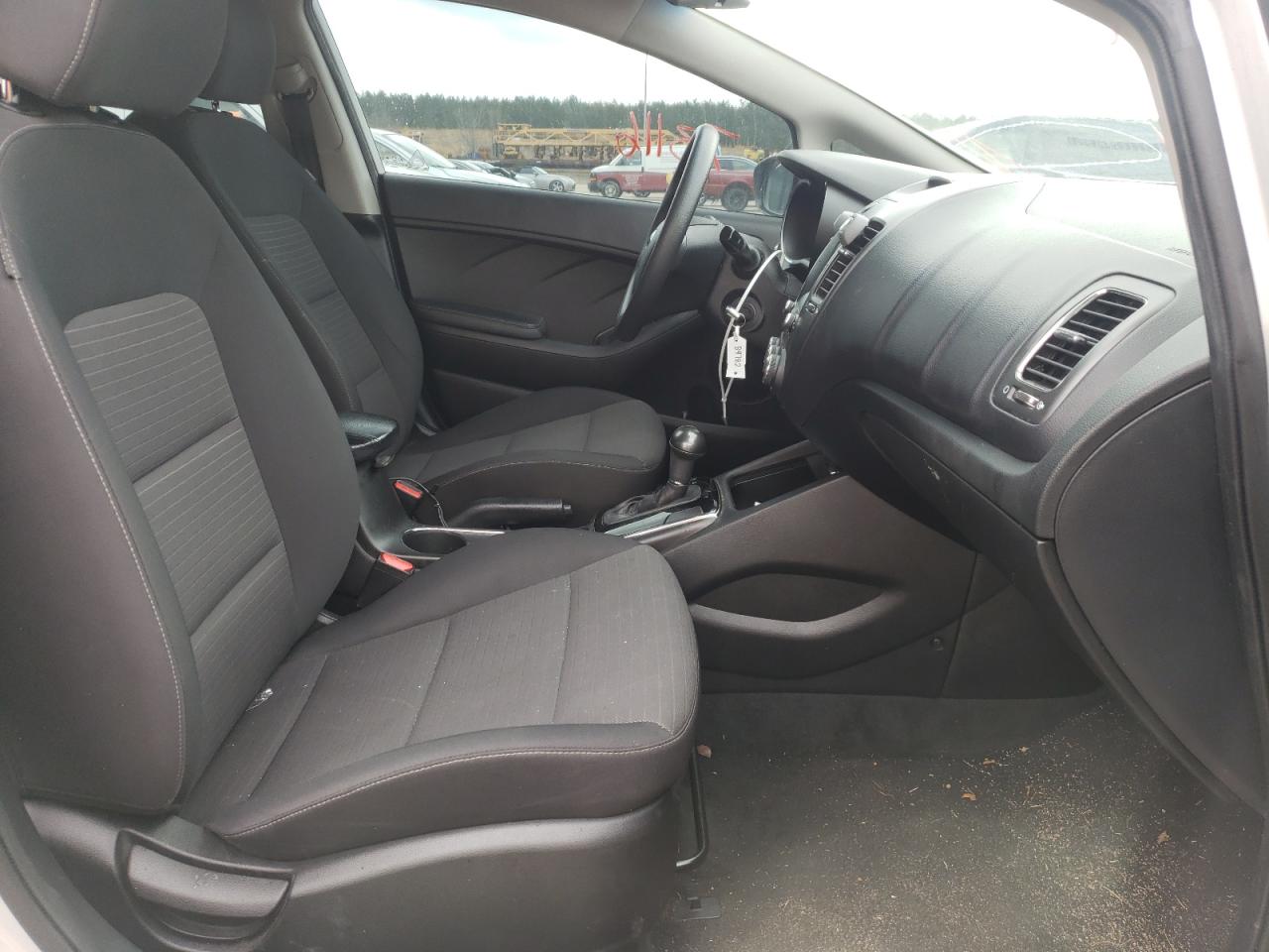 Photo 5 from auction – 2018 KIA FORTE LX with VIN 3KPFL4A75JE245261