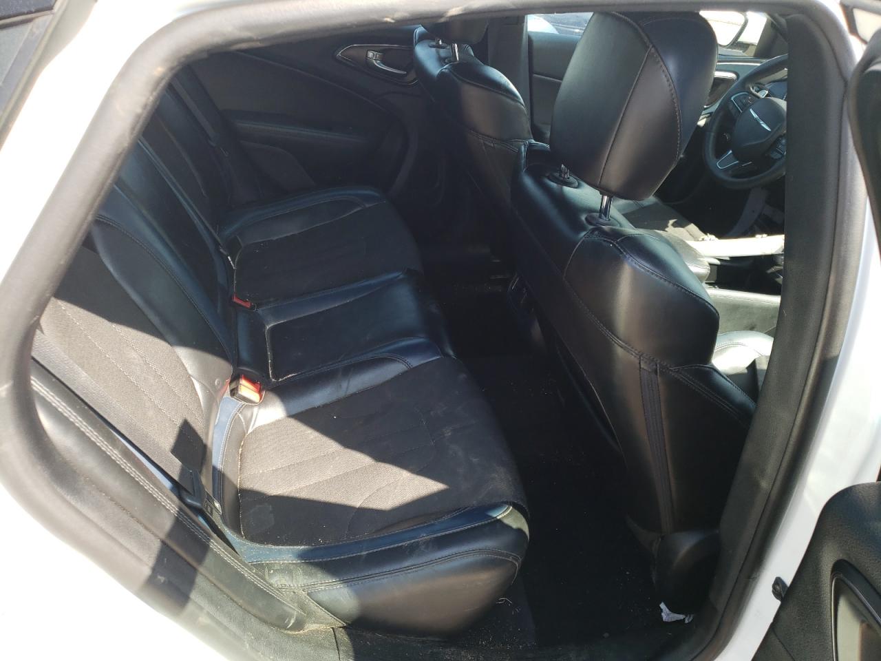 Photo 6 from auction – 2016 CHRYSLER 200 S with VIN 1C3CCCBB3GN175428