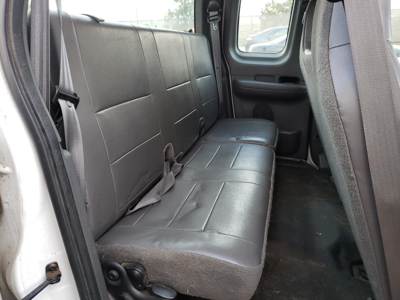 Photo 6 from auction – 2004 FORD F-150 HERI with VIN 2FTRX17W34CA92013