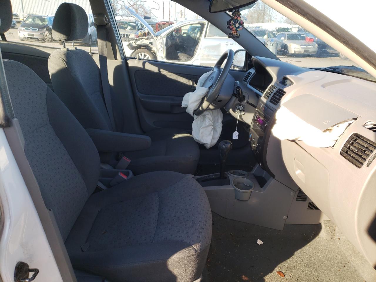 Photo 5 from auction – 2005 KIA RIO with VIN KNADC125056400701