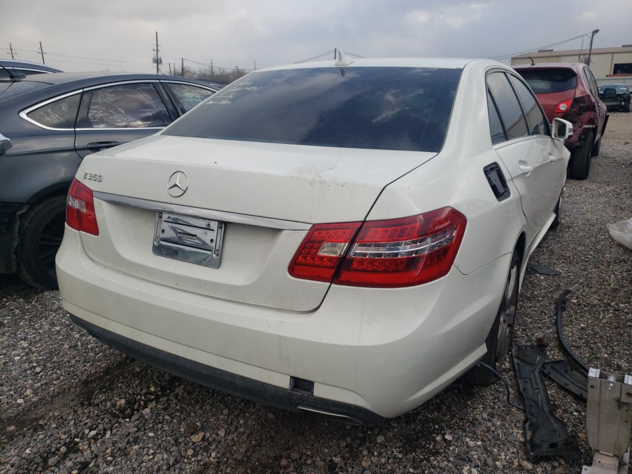 Photo 4 from auction – 2011 MERCEDES-BENZ E 350 with VIN WDDHF5GB8BA397661