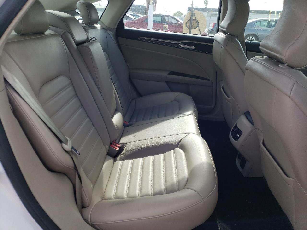 Photo 6 from auction – 2017 FORD FUSION with VIN 3FA6P0PU9HR306601