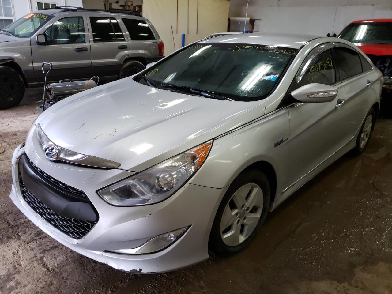 Photo 2 from auction – 2012 HYUNDAI SONATA HYB with VIN KMHEC4A42CA045795