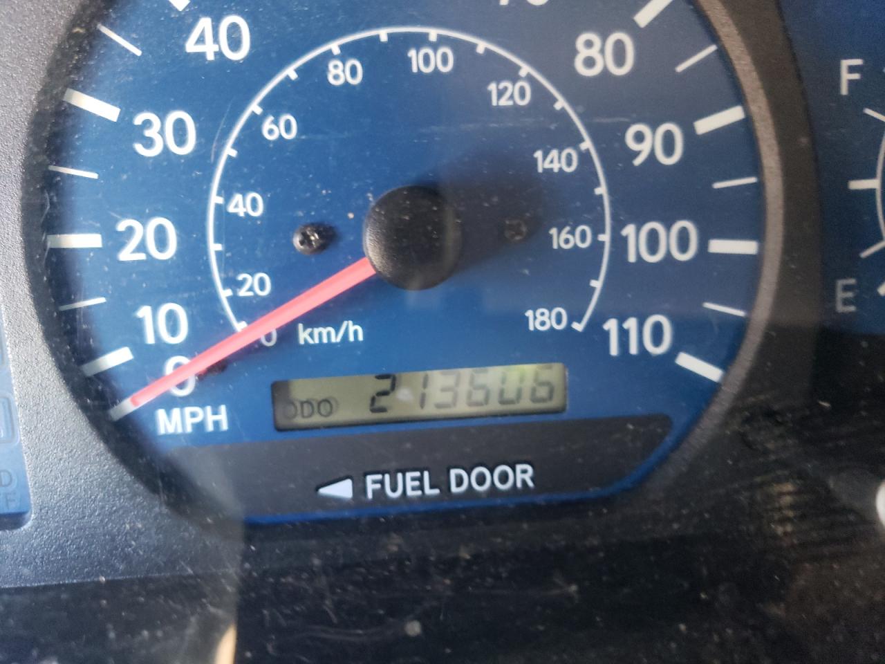 Photo 8 from auction – 2002 TOYOTA SIENNA LE with VIN 4T3ZF13C62U473532