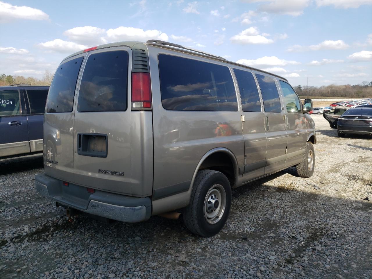 Photo 4 from auction – 2001 CHEVROLET EXPRESS G2 with VIN 1GAGG25R011104957