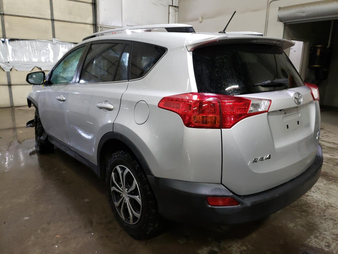 Photo 3 from auction – 2015 TOYOTA RAV4 LE with VIN JTMBFREV6FD118409