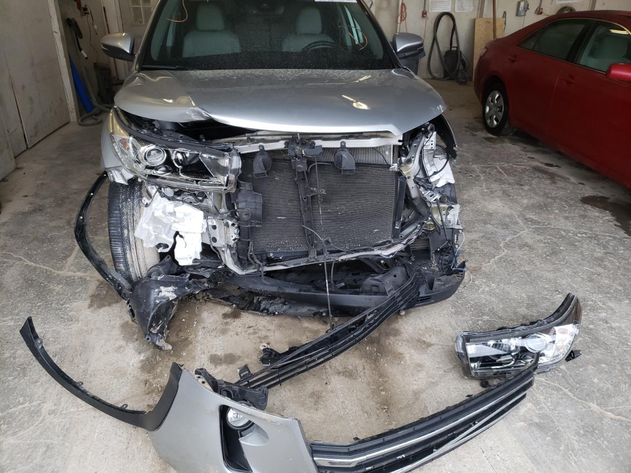 Photo 9 from auction – 2018 TOYOTA HIGHLANDER with VIN 5TDDZRFH8JS489299