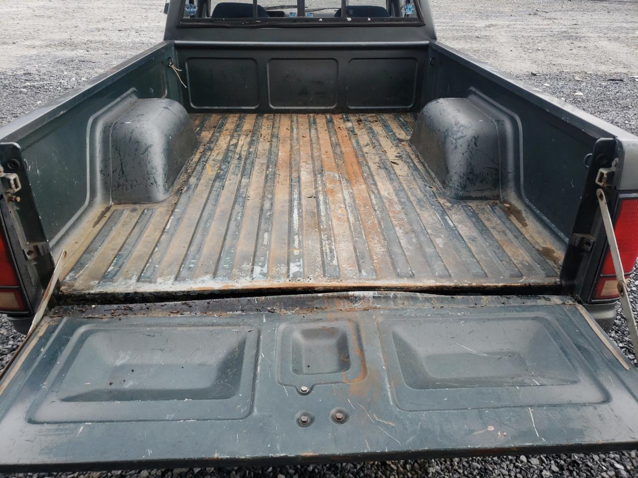 Photo 6 from auction – 1987 CHEVROLET S10 with VIN 1GCBS14E0H2133629