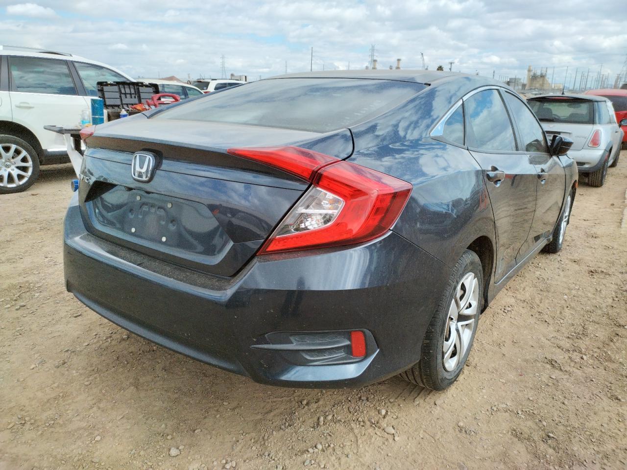 Photo 4 from auction – 2017 HONDA CIVIC LX with VIN 19XFC2F52HE001038