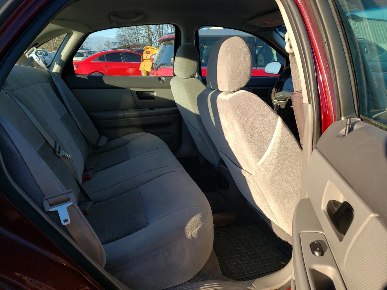 Photo 6 from auction – 2005 FORD TAURUS SE with VIN 1FAFP53U95A168728
