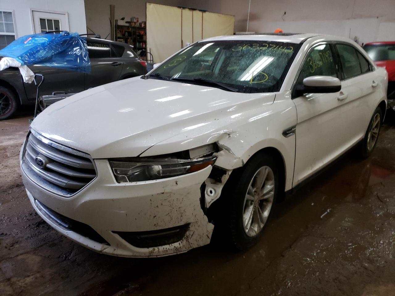 Photo 2 from auction – 2016 FORD TAURUS SEL with VIN 1FAHP2E82GG124402