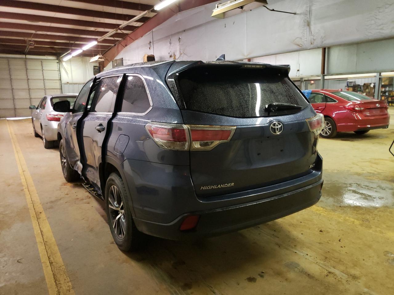 Photo 3 from auction – 2016 TOYOTA HIGHLANDER with VIN 5TDKKRFH3GS134562