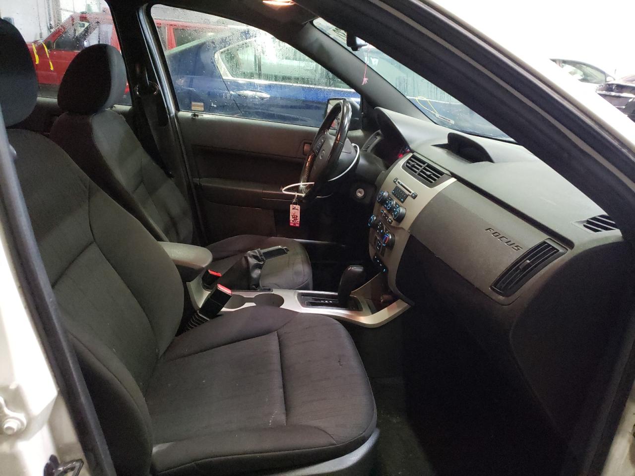 Photo 5 from auction – 2011 FORD FOCUS SE with VIN 1FAHP3FN6BW117705