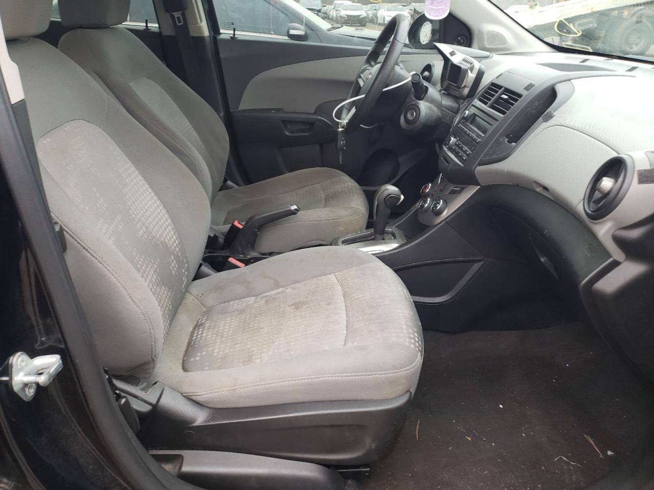 Photo 5 from auction – 2013 CHEVROLET SONIC LS with VIN 1G1JA5SH4D4122675