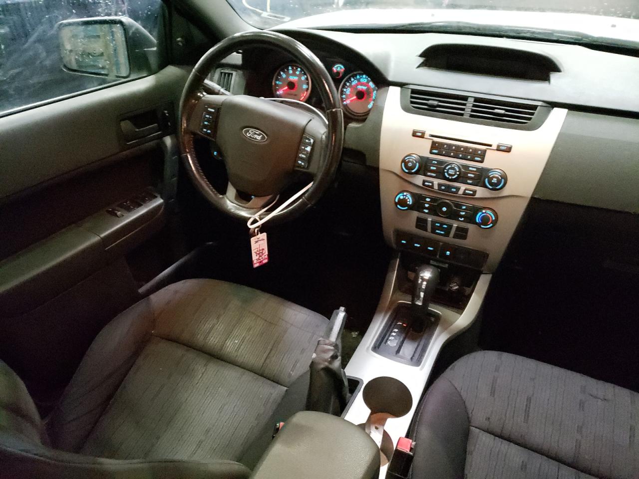 Photo 9 from auction – 2011 FORD FOCUS SE with VIN 1FAHP3FN6BW117705