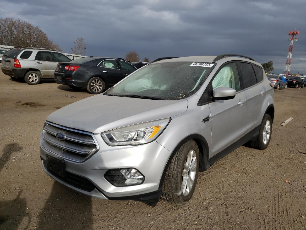 Photo 2 from auction – 2017 FORD ESCAPE SE with VIN 1FMCU0GD1HUB93558