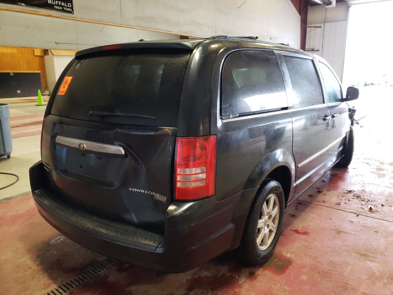 Photo 4 from auction – 2010 CHRYSLER TOWN & COU with VIN 2A4RR5D1XAR449720