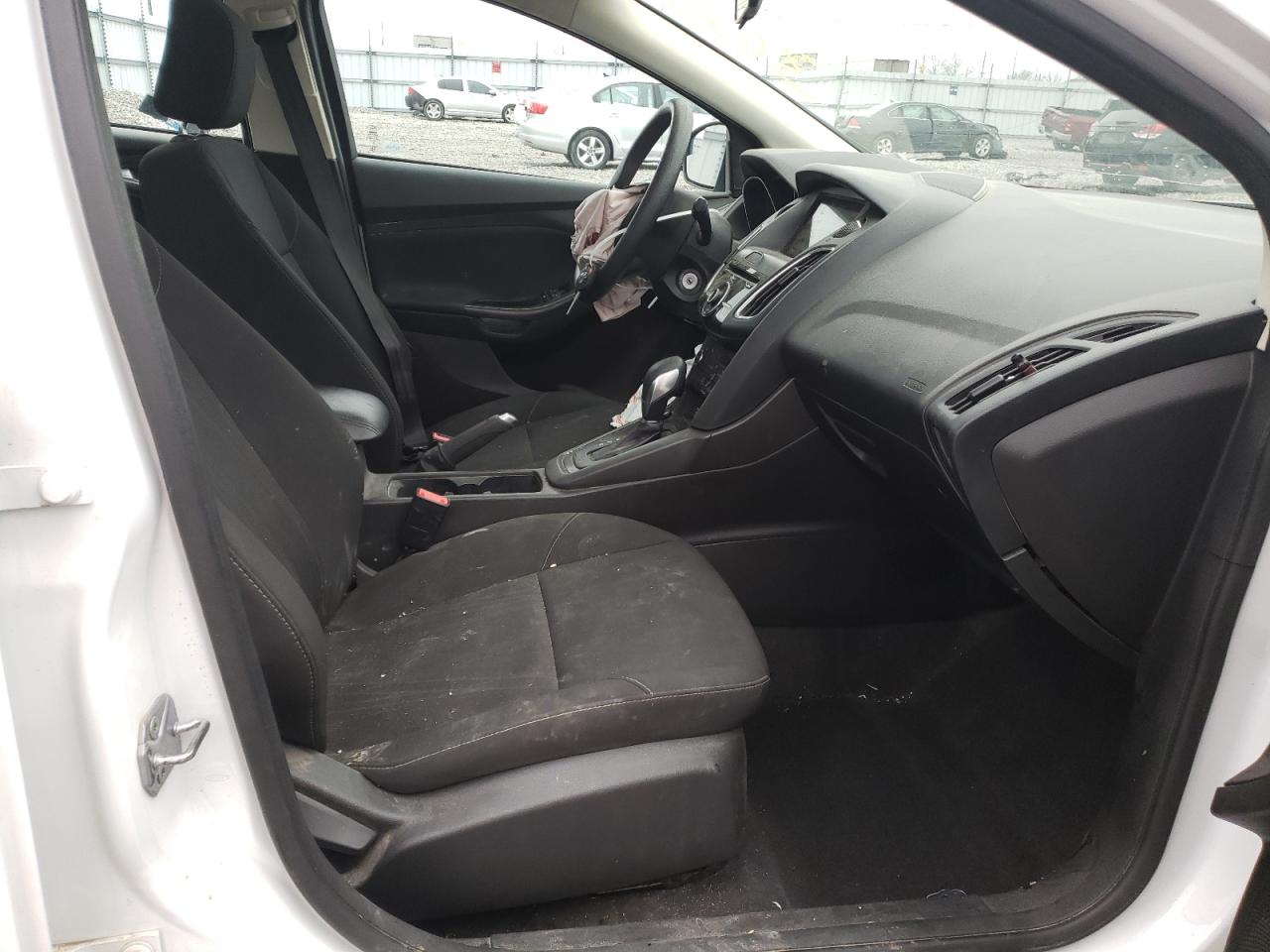 Photo 5 from auction – 2017 FORD FOCUS SEL with VIN 1FADP3H26HL238228