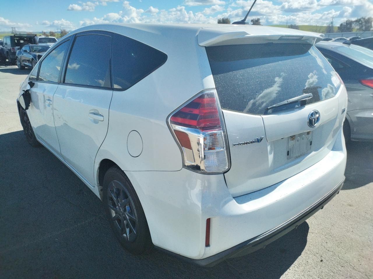 Photo 3 from auction – 2015 TOYOTA PRIUS V with VIN JTDZN3EU7FJ022912