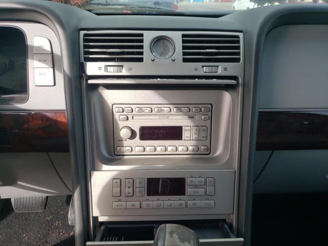 Photo 9 from auction – 2004 LINCOLN NAVIGATOR with VIN 5LMFU27R04LJ14172