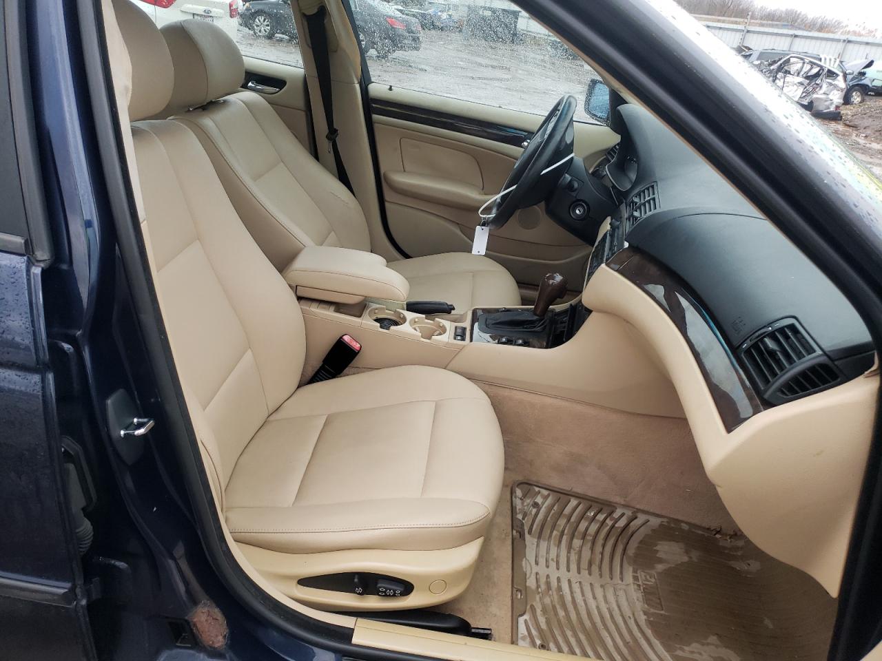 Photo 5 from auction – 2004 BMW 325 I with VIN WBAET37474NJ42942