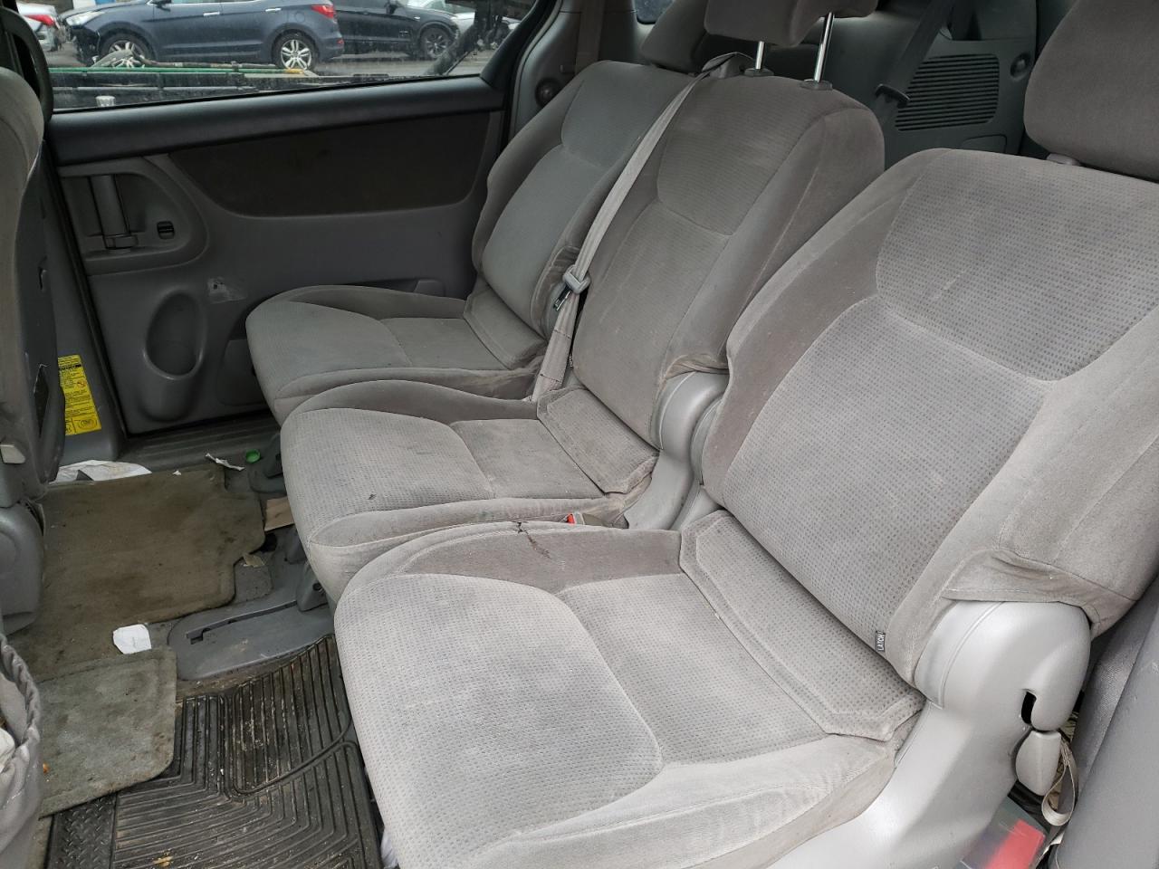 Photo 6 from auction – 2004 TOYOTA SIENNA CE with VIN 5TDZA23C44S201358