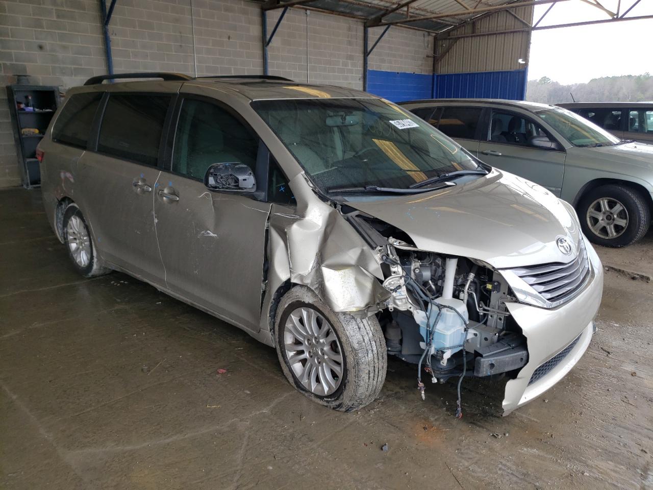 TOYOTA SIENNA XLE 2015 with VIN 5TDYK3DC8FS674213 - Photo from auction