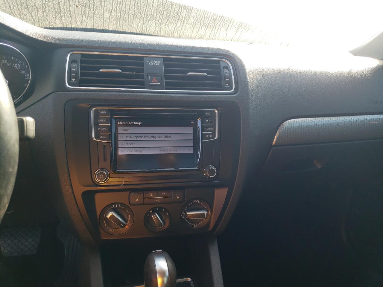 Photo 9 from auction – 2017 VOLKSWAGEN JETTA SE with VIN 3VWDB7AJXHM201020