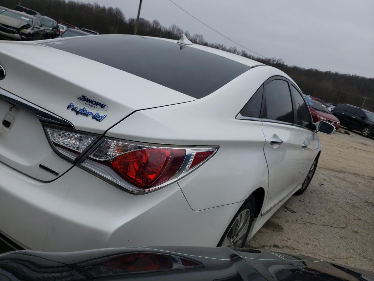 Photo 4 from auction – 2013 HYUNDAI SONATA HYB with VIN KMHEC4A43DA097647