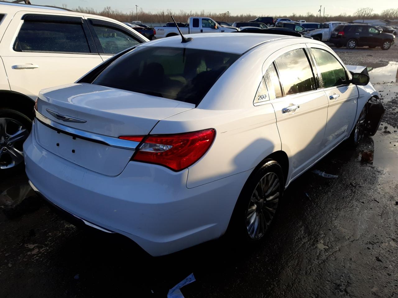 Photo 4 from auction – 2013 CHRYSLER 200 LIMITE with VIN 1C3CCBCG0DN689074