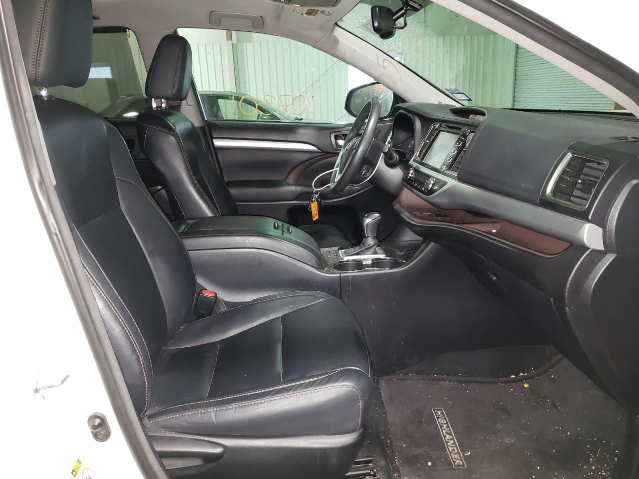 Photo 5 from auction – 2016 TOYOTA HIGHLANDER with VIN 5TDKKRFH2GS140255