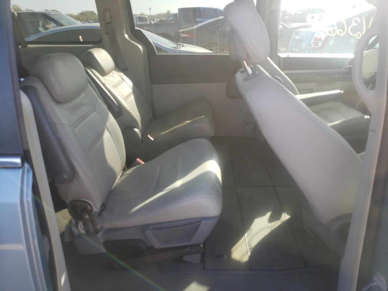Photo 6 from auction – 2010 CHRYSLER TOWN & COU with VIN 2A4RR5D14AR337009