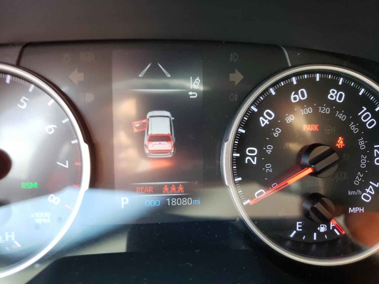 Photo 8 from auction – 2021 TOYOTA RAV4 XLE with VIN JTMW1RFV2MD063873
