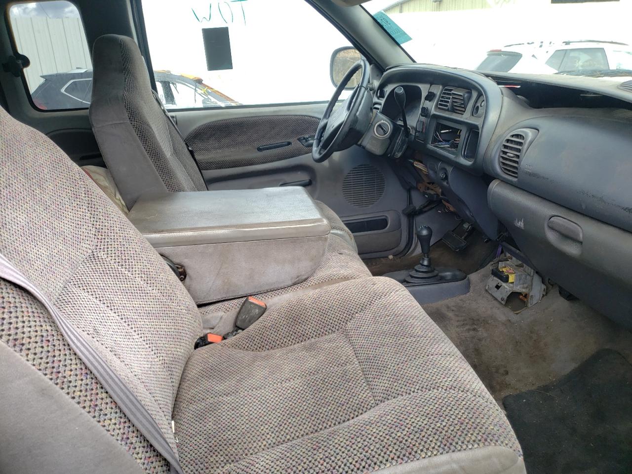 Photo 5 from auction – 1999 DODGE RAM 2500 with VIN 1B7KF2367XJ567460