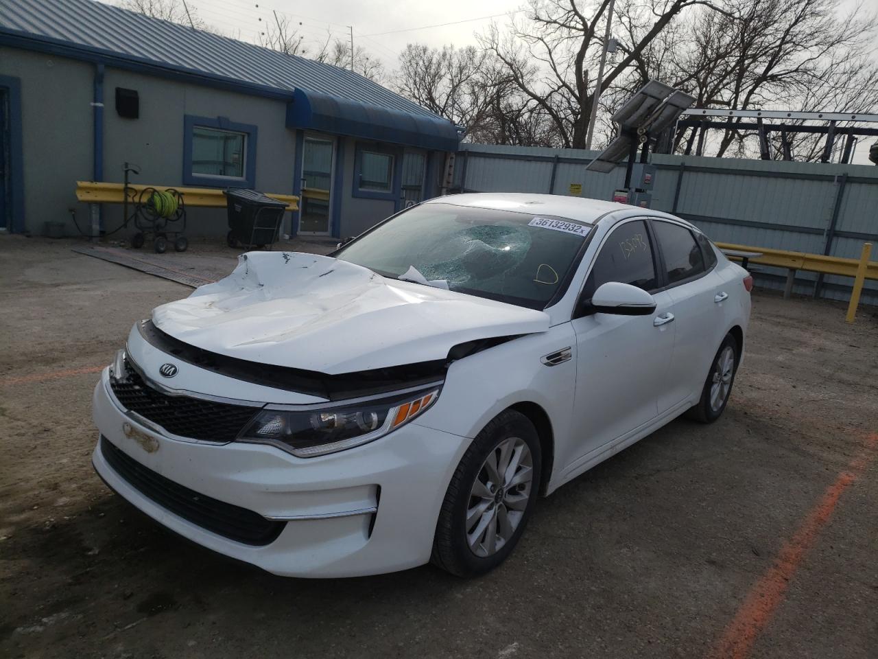 Photo 2 from auction – 2017 KIA OPTIMA LX with VIN 5XXGT4L32HG131377
