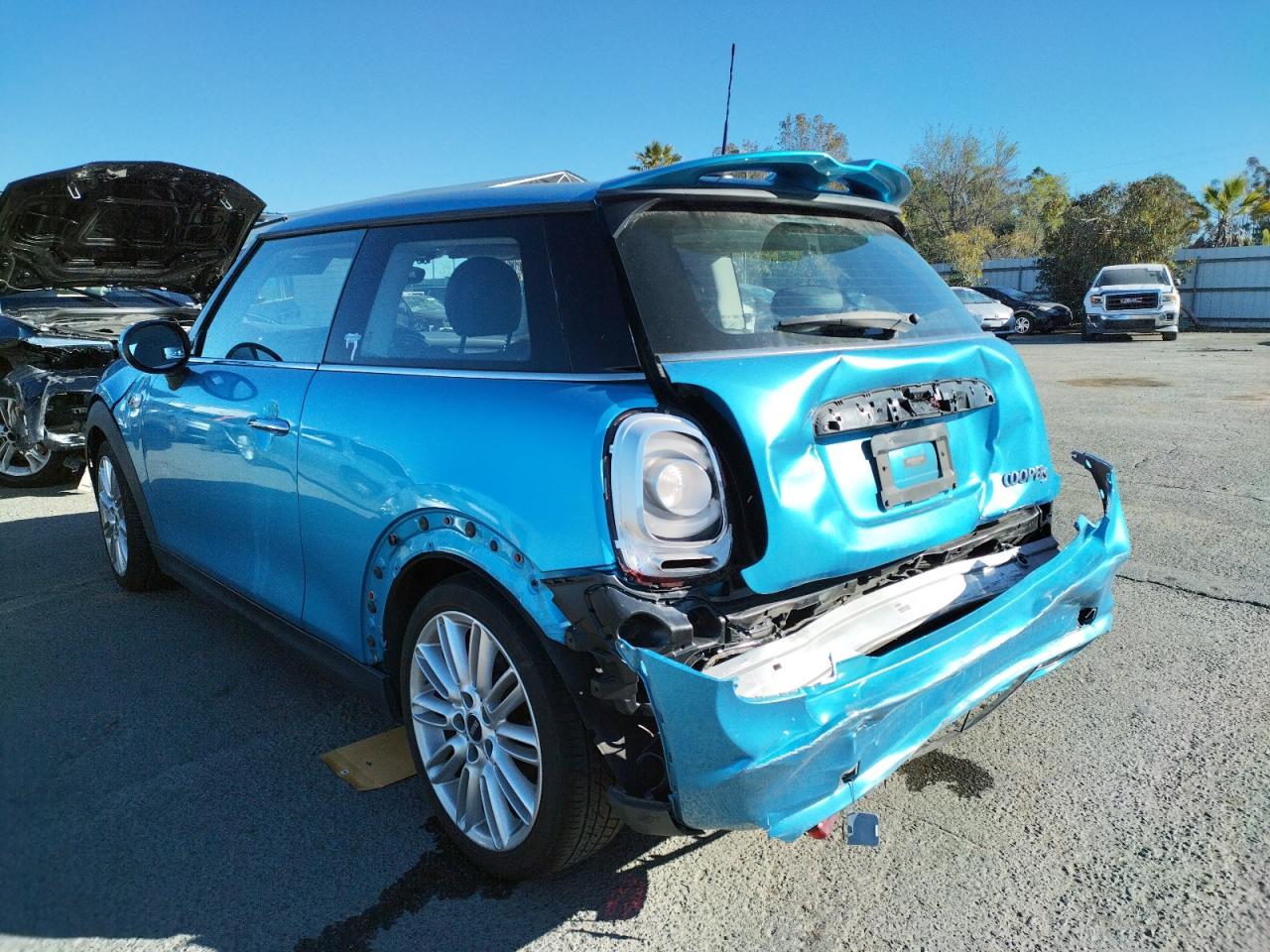 Photo 3 from auction – 2016 MINI COOPER S with VIN WMWXP7C5XG3B33691