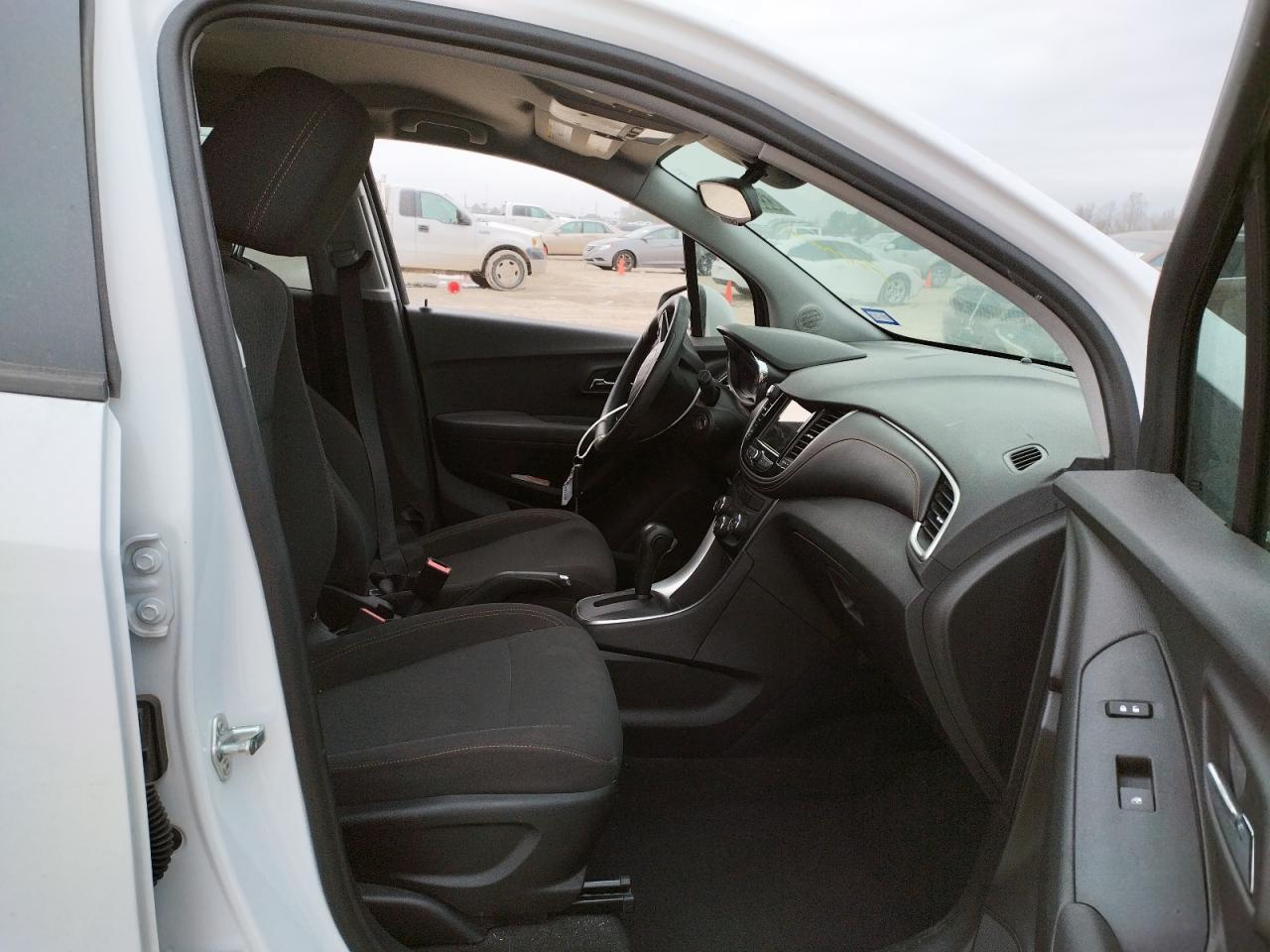 Photo 5 from auction – 2019 CHEVROLET TRAX LS with VIN 3GNCJKSB7KL244990