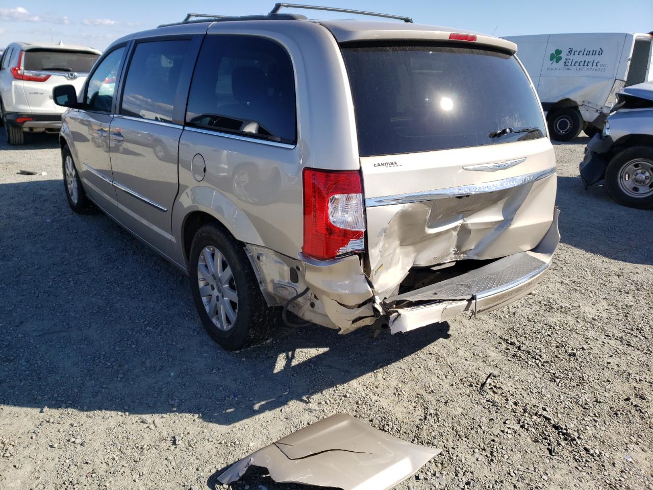 Photo 3 from auction – 2016 CHRYSLER TOWN & COU with VIN 2C4RC1BG4GR186110