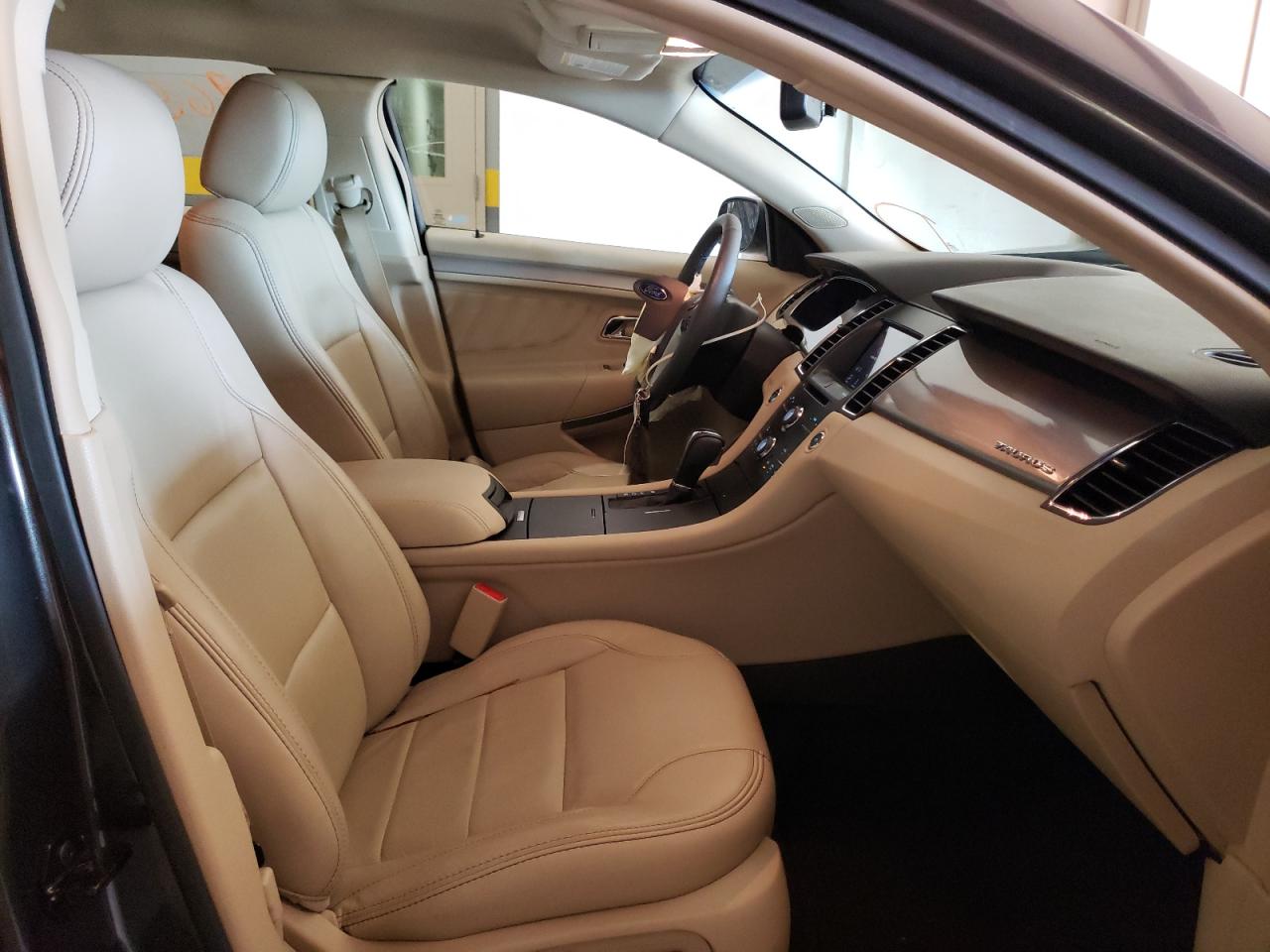 Photo 5 from auction – 2016 FORD TAURUS SEL with VIN 1FAHP2E86GG155930