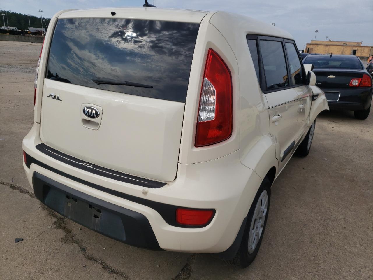 Photo 4 from auction – 2013 KIA SOUL with VIN KNDJT2A58D7552697