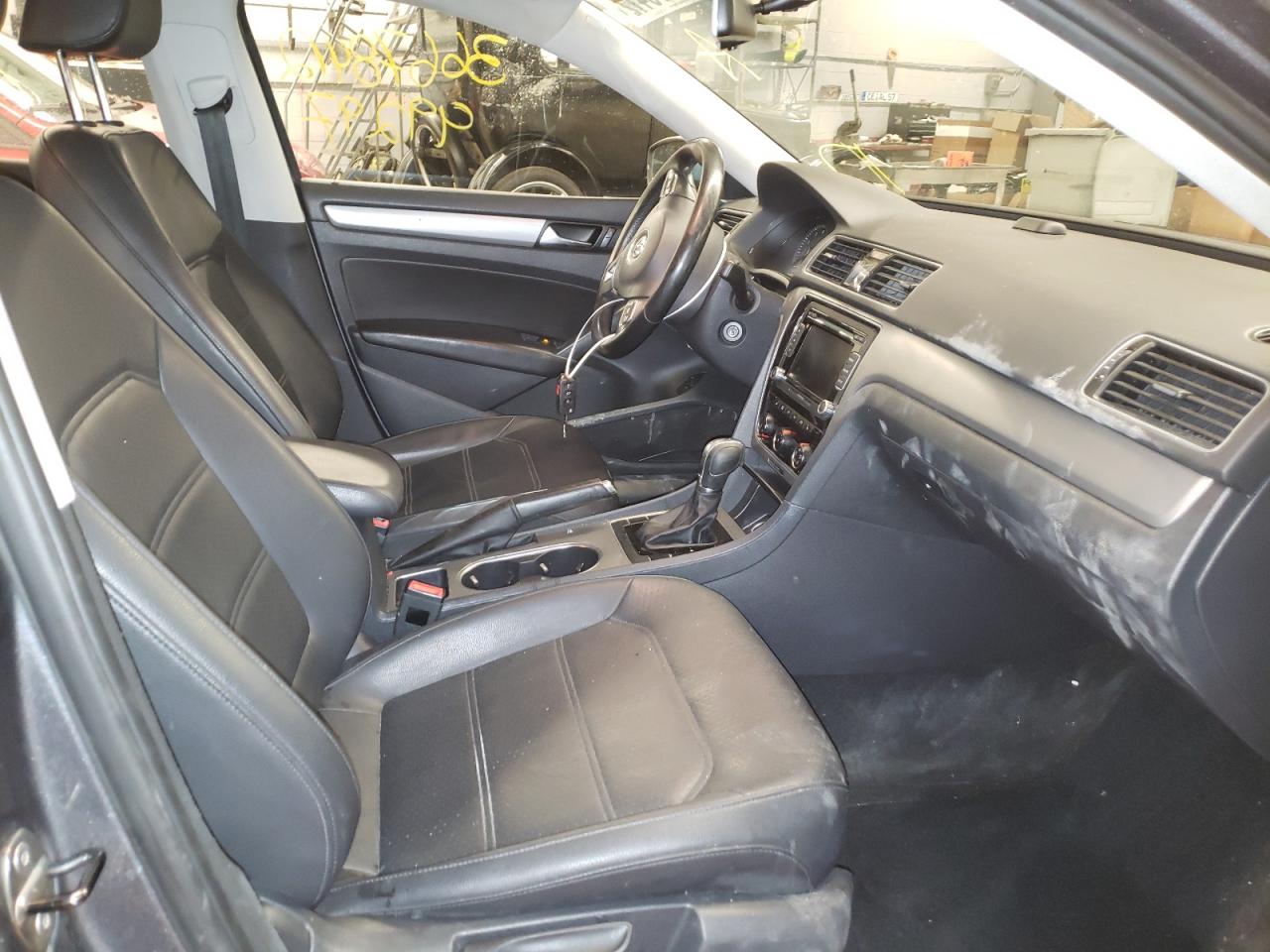 Photo 5 from auction – 2014 VOLKSWAGEN PASSAT SE with VIN 1VWBP7A34EC003430