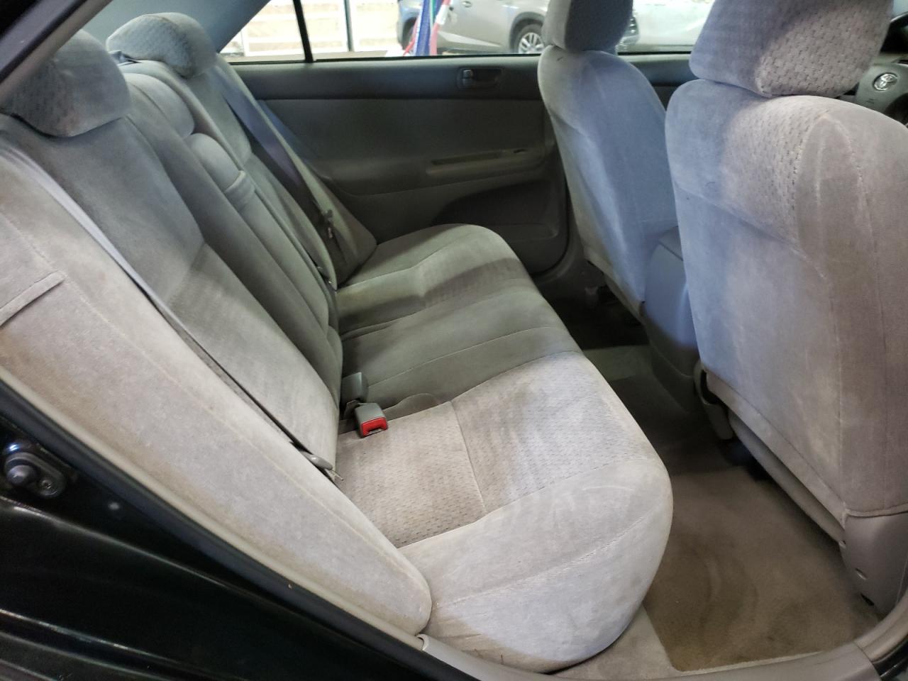 Photo 6 from auction – 2002 TOYOTA CAMRY LE with VIN 4T1BE32K52U022786