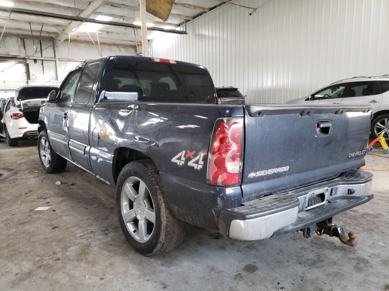 Photo 3 from auction – 2005 CHEVROLET SILVERADO with VIN 1GCEK19T95E174551