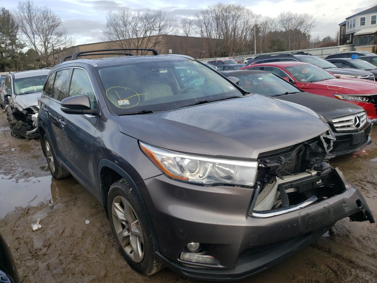 TOYOTA HIGHLANDER 2014 with VIN 5TDDKRFH8ES043776 - Photo from auction
