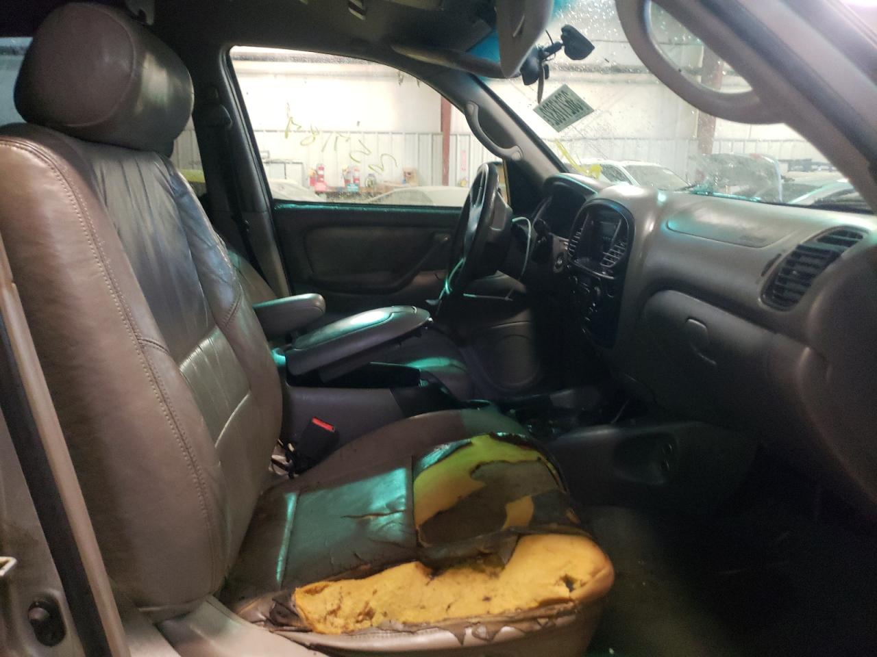 Photo 5 from auction – 2002 TOYOTA SEQUOIA SR with VIN 5TDZT34A12S098250