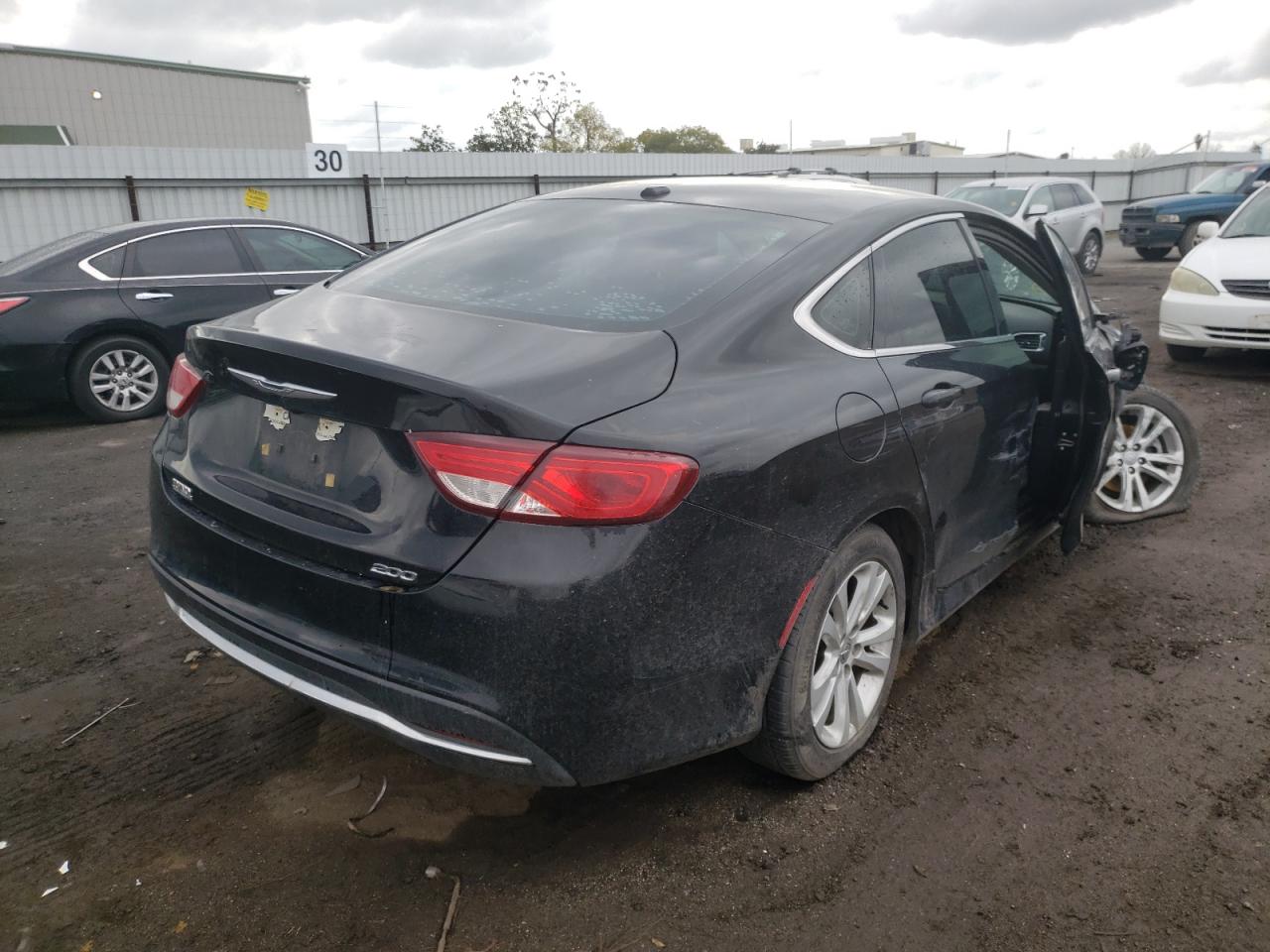Photo 4 from auction – 2015 CHRYSLER 200 LIMITE with VIN 1C3CCCAB6FN527756