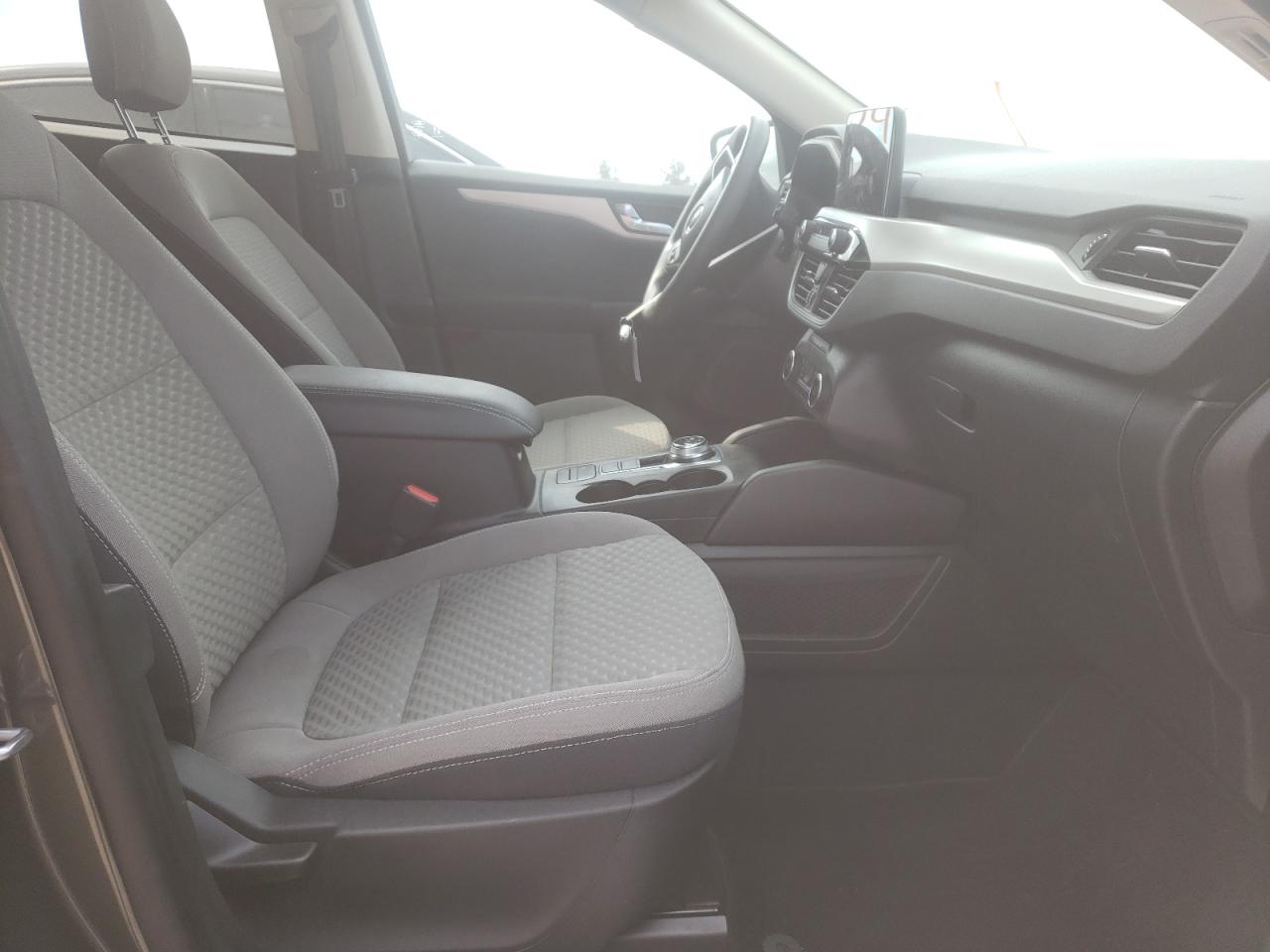 Photo 5 from auction – 2020 FORD ESCAPE SE with VIN 1FMCU0G69LUA06366